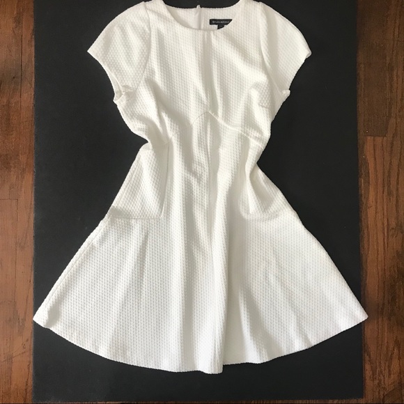 Banana Republic Dresses & Skirts - White Banana Republic fit and flare skirt Banana Republic Dresses & Skirts - White Banana Republic fit and flare skirt
